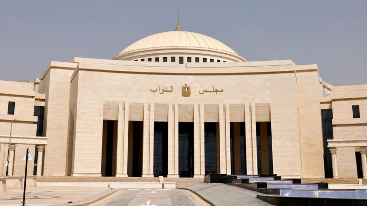 البرلمان المصري يؤجل التصويت على تفويض الدفاع العسكري