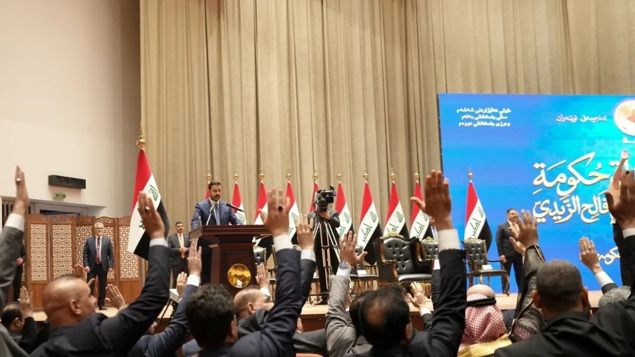 الزيدي يبرم اتفاقاً لتعيين الخزعلي نائباً لرئيس الوزراء ضمن جهود حصر السلاح
