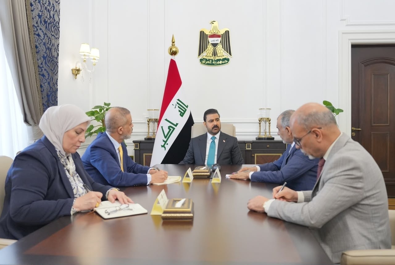 الزيدي يوجه بتثبيت المتعاقدين واستحداث درجات وظيفية جديدة