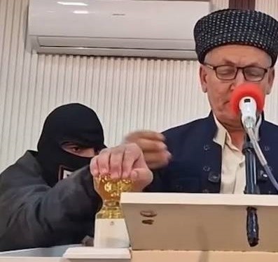 اعتقال ملثم هدد المصلين برسائل إرهابية في مسجدين بكفري